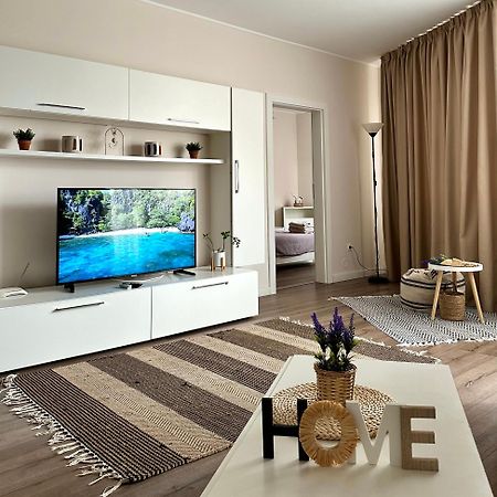 Moonlight Charming Shelter - 3Br 180º Balcony View Apartment Oradea Bagian luar foto