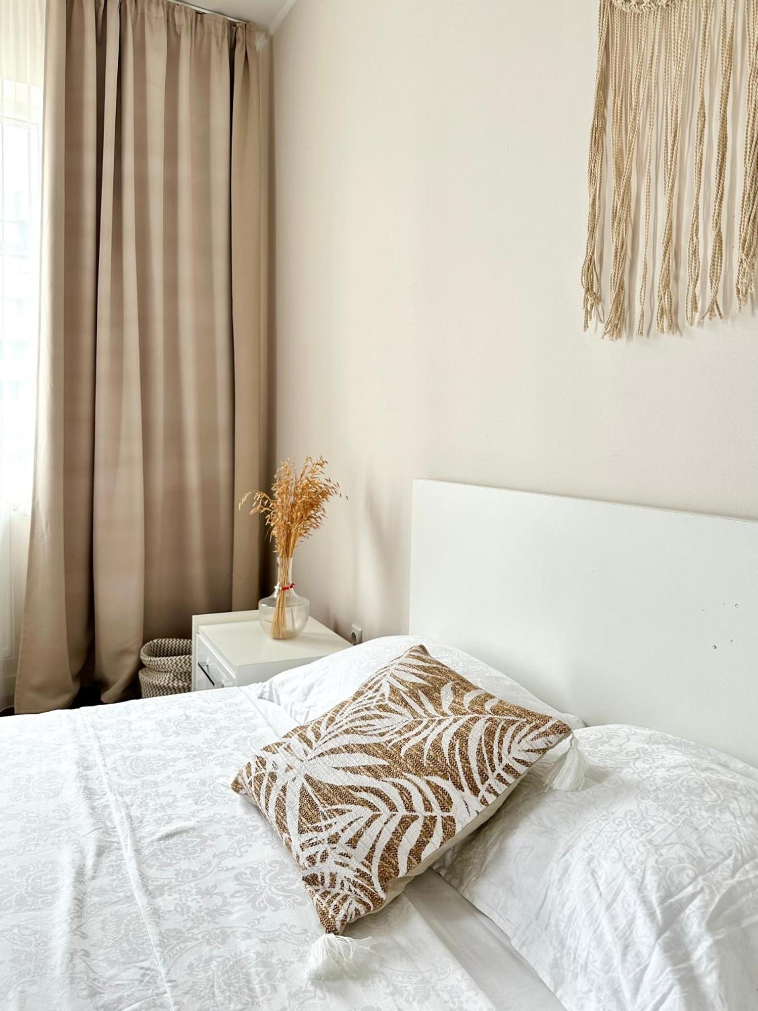 Moonlight Charming Shelter - 3Br 180º Balcony View Apartment Oradea Bagian luar foto