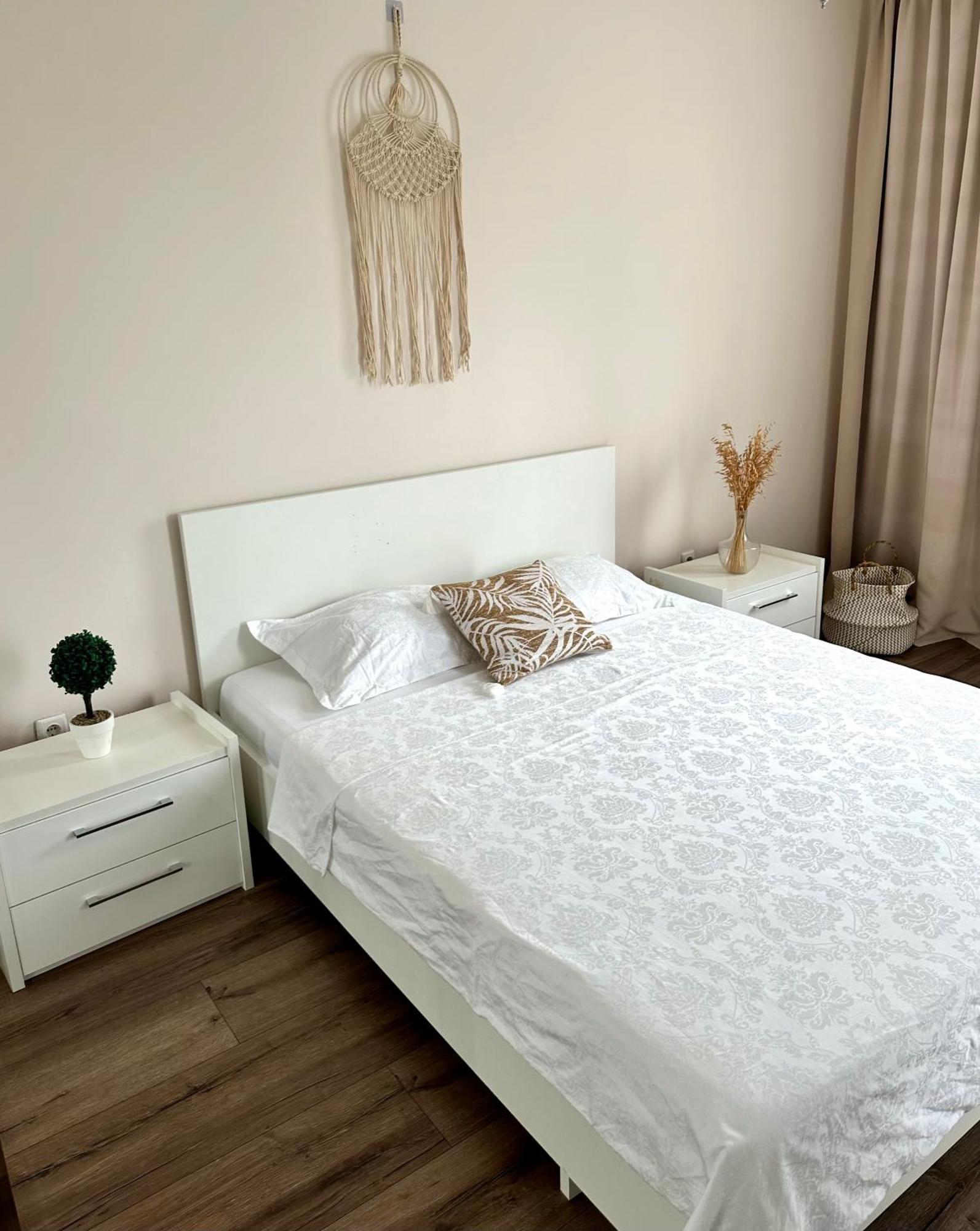Moonlight Charming Shelter - 3Br 180º Balcony View Apartment Oradea Bagian luar foto