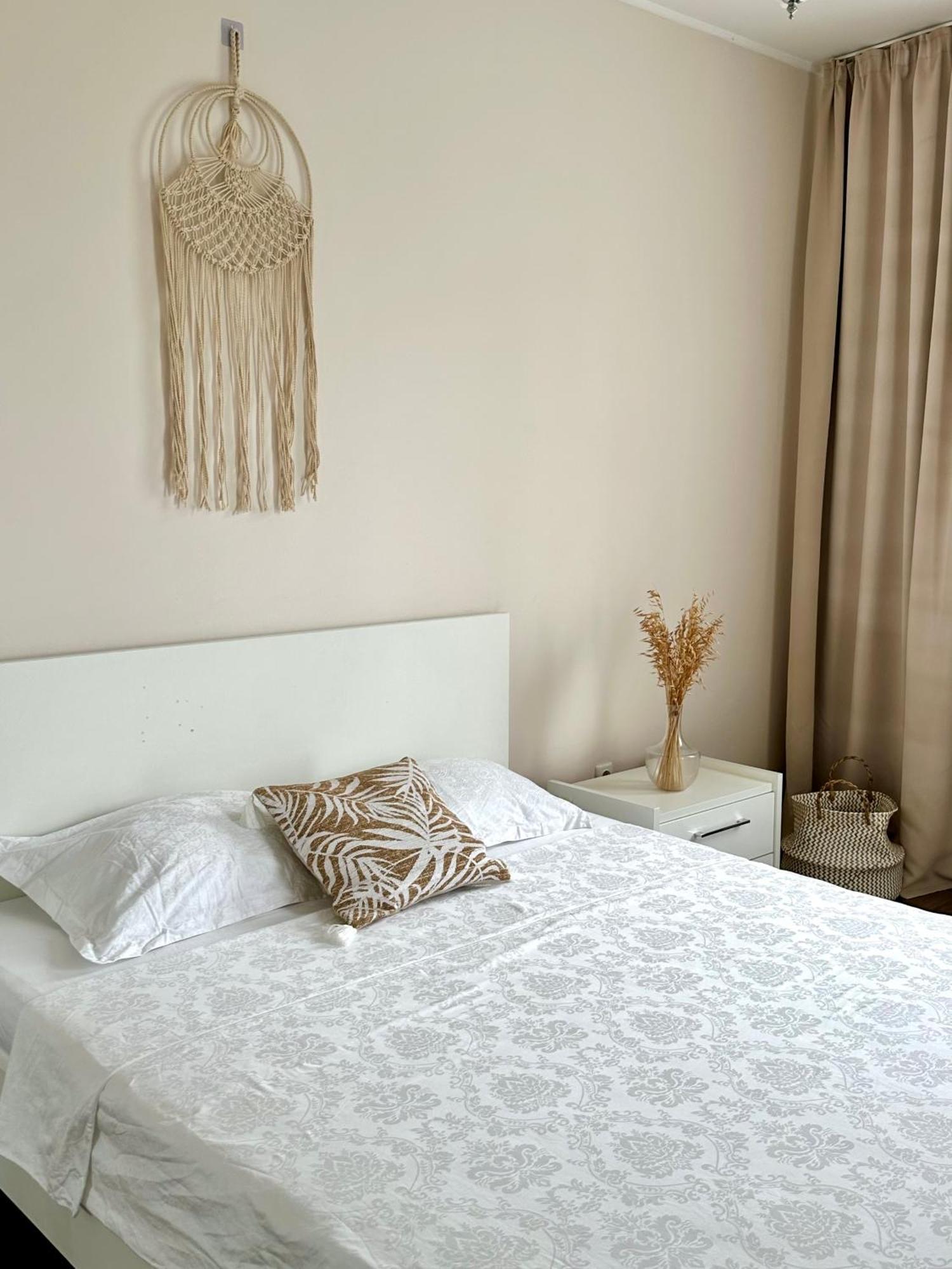 Moonlight Charming Shelter - 3Br 180º Balcony View Apartment Oradea Bagian luar foto