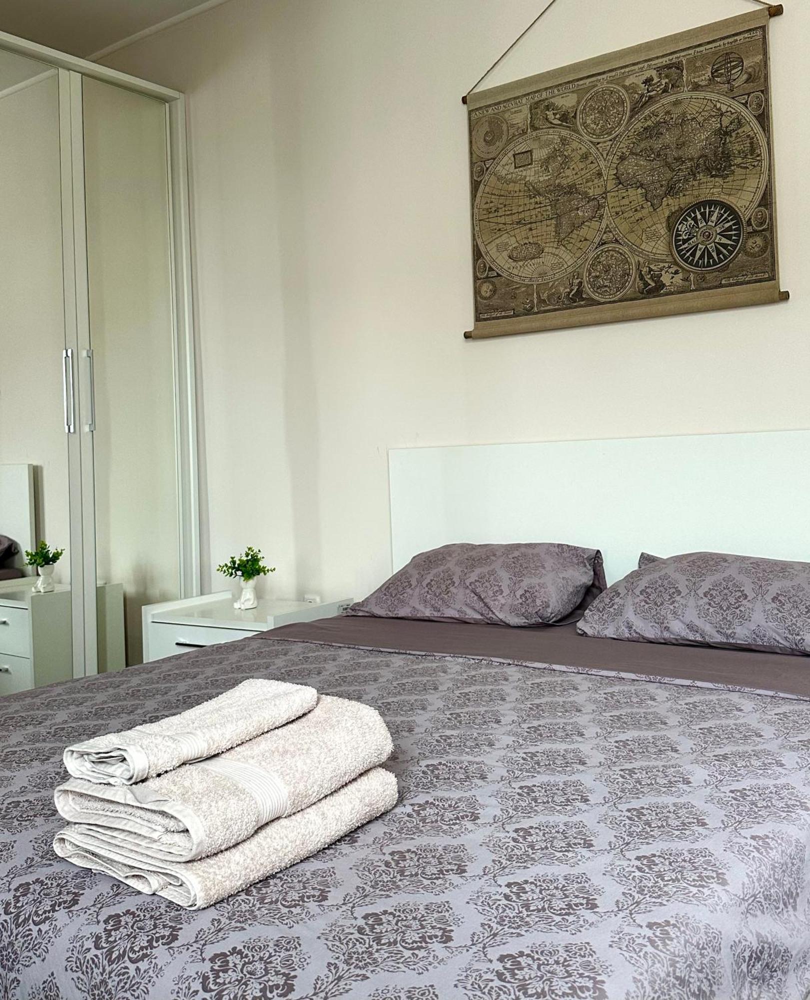 Moonlight Charming Shelter - 3Br 180º Balcony View Apartment Oradea Bagian luar foto